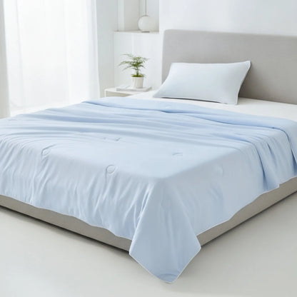 Couette d'été bleu ciel en soie glacée