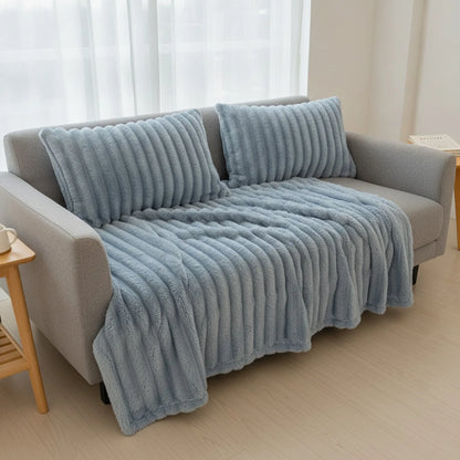 Couverture Rayée Bleu Profond Douce et Polyvalente
