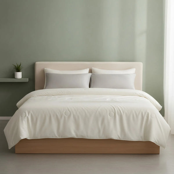 Couette d'été rafraîchissante en soie glacée blanc pur